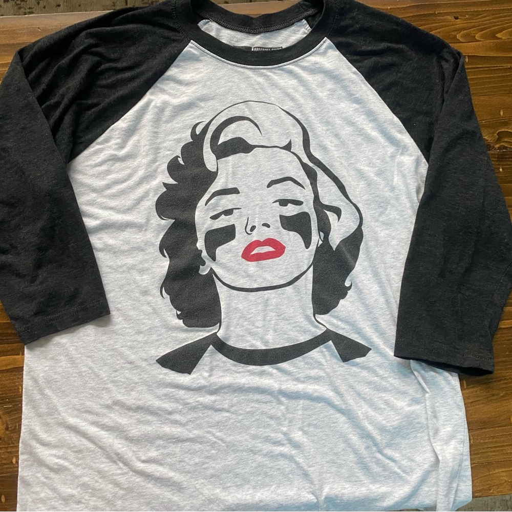 Quarter sleeve Baseball Tee